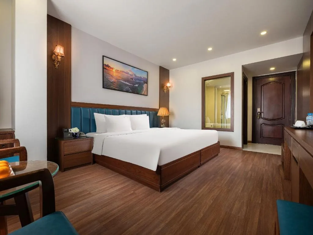 Classic Double or Twin Room with Window — Halong Boutique Hotel